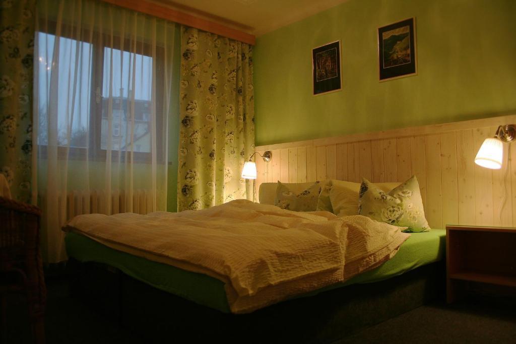 A.Dalia Hotel การ์โลวีวารี ภายนอก รูปภาพ
